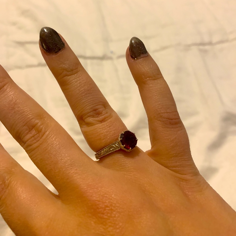 Edwardian Filigree ring with Rhodolite Garnet - Picture 2 of 10